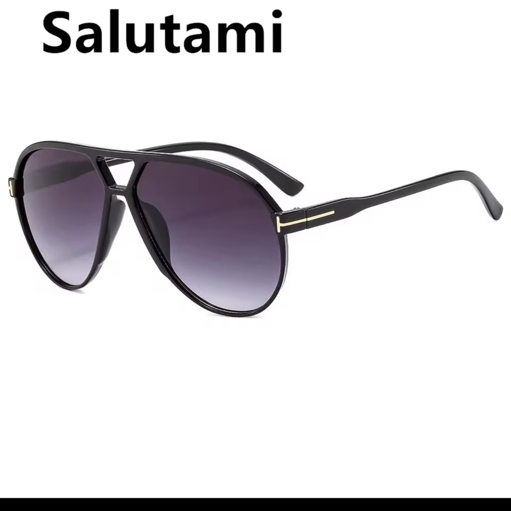 Sleek Black Aviator Sunglasses with Gradient Lenses